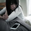 LINEが来なくて夜が明ける女子の写真